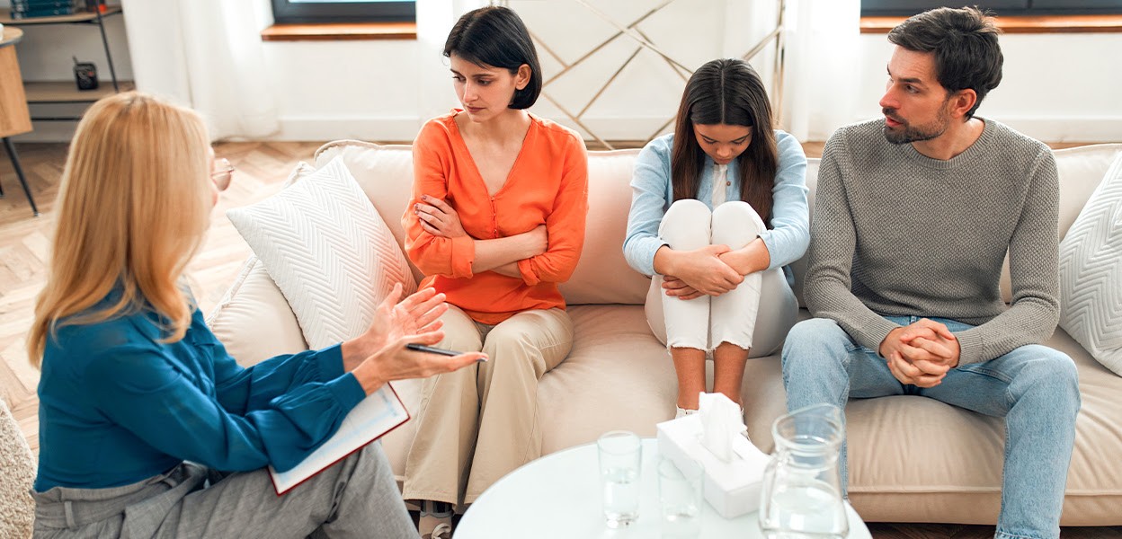 How Does Family Therapy Work For Estrangement